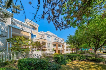 Swimming Pool Photo of 211 7117 Antrim Avenue, Burnaby, BC
