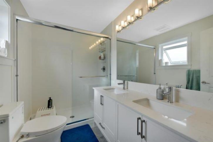 Primary Bathroom Photo of 27 12830 62 Avenue, Surrey, BC