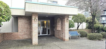 Hot Tub / Spa Photo of 101 33090 George Ferguson Way, Abbotsford, BC