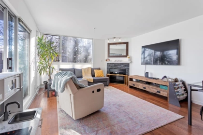 212 8460 Jellicoe Street, Vancouver, BC, Vancouver — Apartment/Condo for sale