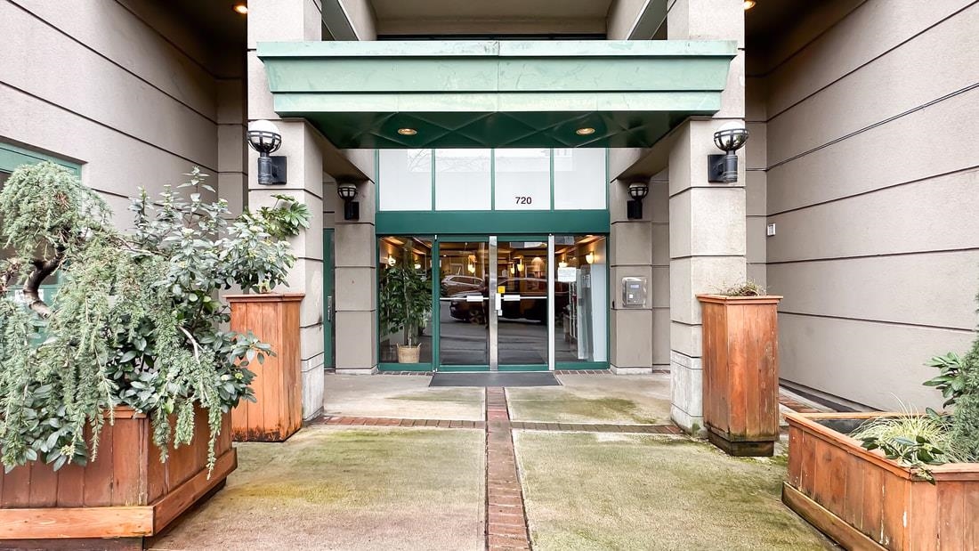 Entry Foyer Photo of 704 720 Carnarvon Street, New Westminster, BC