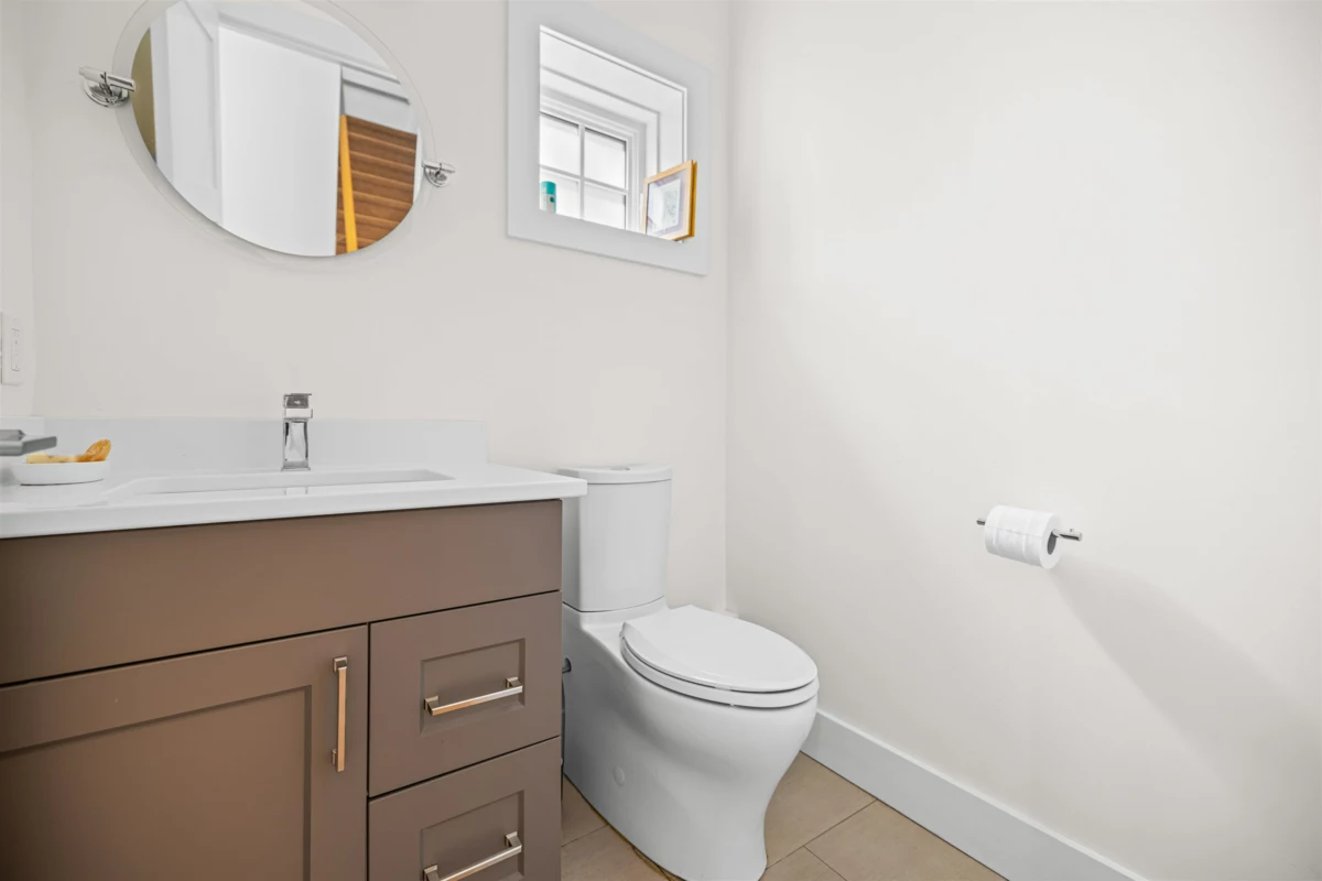 Mudroom Photo of 1096 Foxglove Lane, Bowen Island, BC