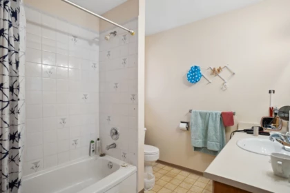 Primary Bedroom Photo of 612 E 3rd Street, North Vancouver, BC