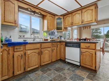 Breakfast Nook Photo of 14962 96a Avenue, Surrey, BC