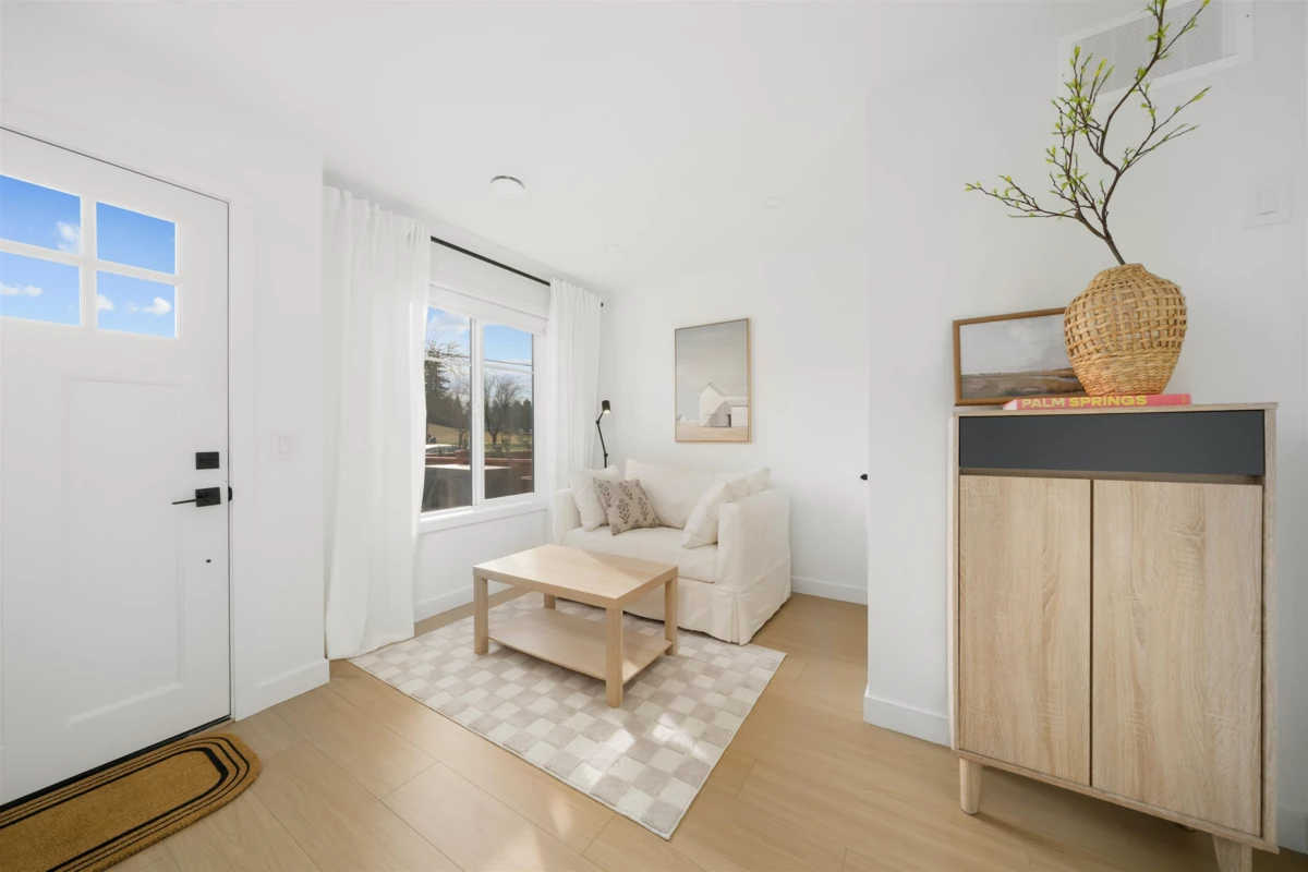 Breakfast Nook Photo of 8 32929 Cherry Avenue, Mission, BC