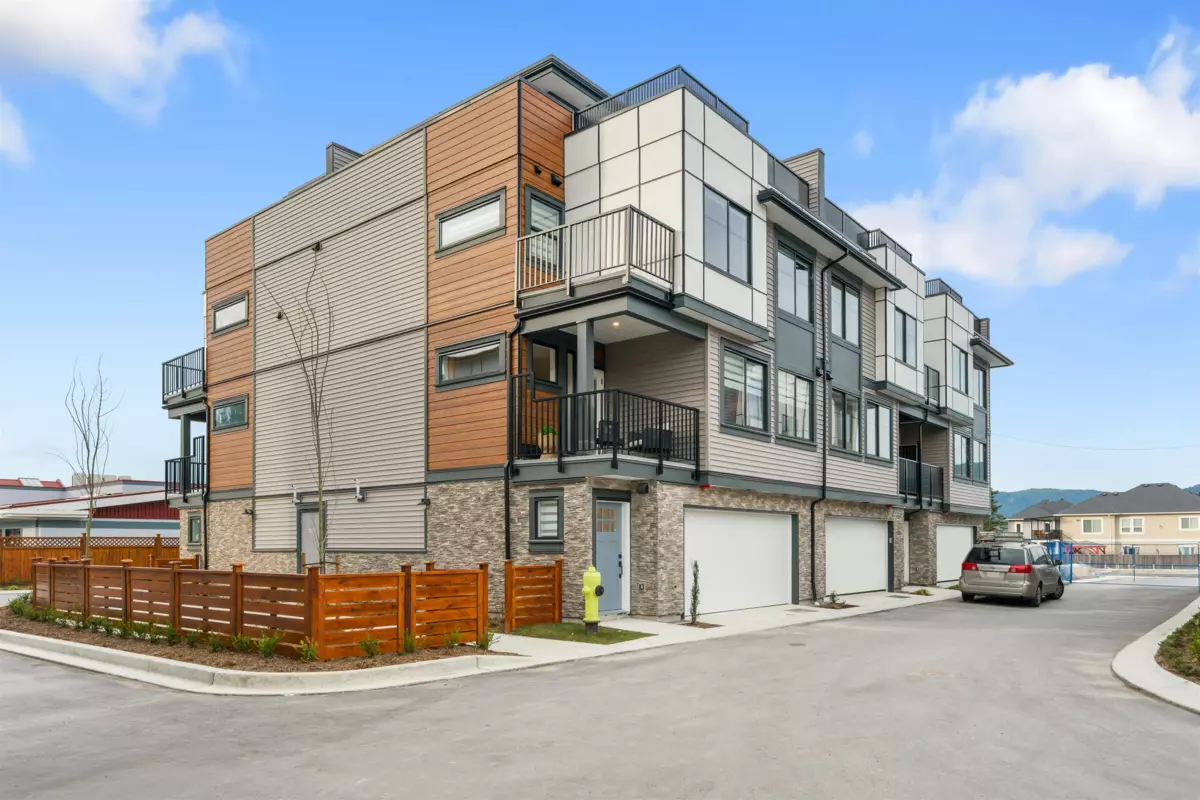Dining Area Photo of 8 32929 Cherry Avenue, Mission, BC