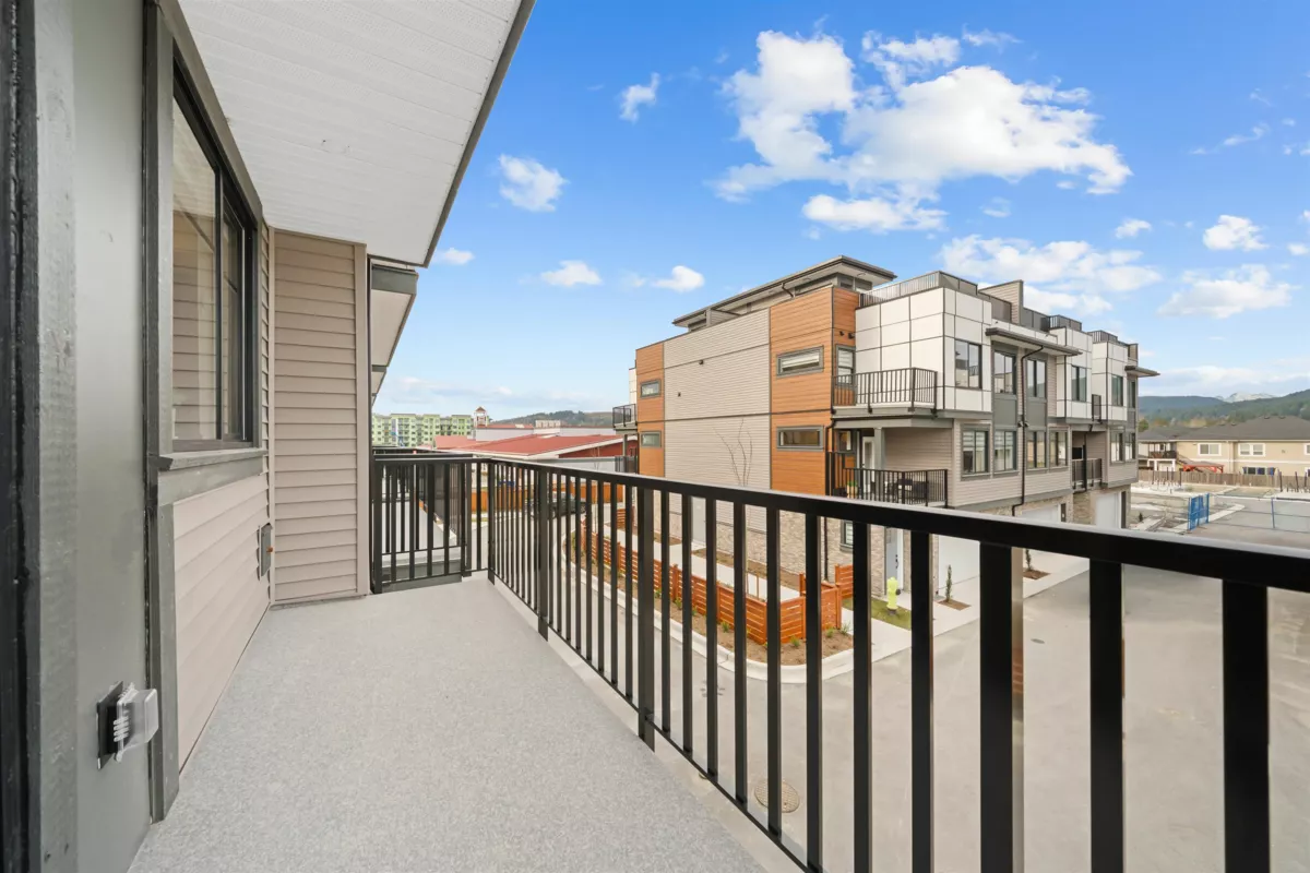 Outdoor Deck Photo of 8 32929 Cherry Avenue, Mission, BC