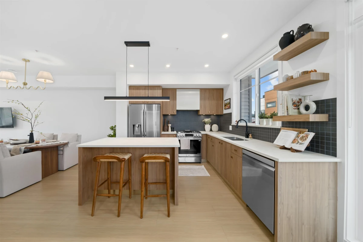 Walk-In Closet Photo of 8 32929 Cherry Avenue, Mission, BC