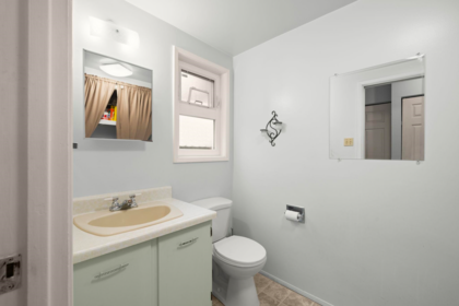 Primary Bathroom Photo of 14 3046 Coast Meridian Road, Port Coquitlam, BC