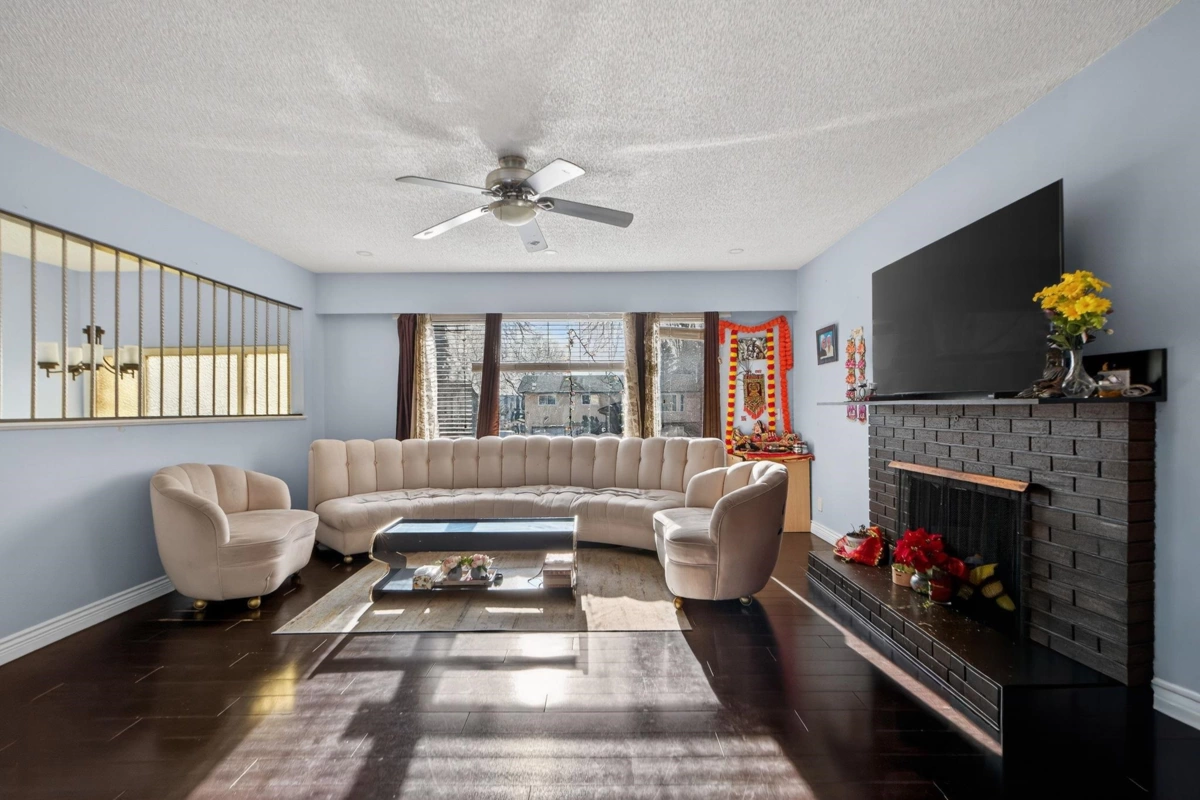 Breakfast Nook Photo of 12959 Carluke Crescent, Surrey, BC