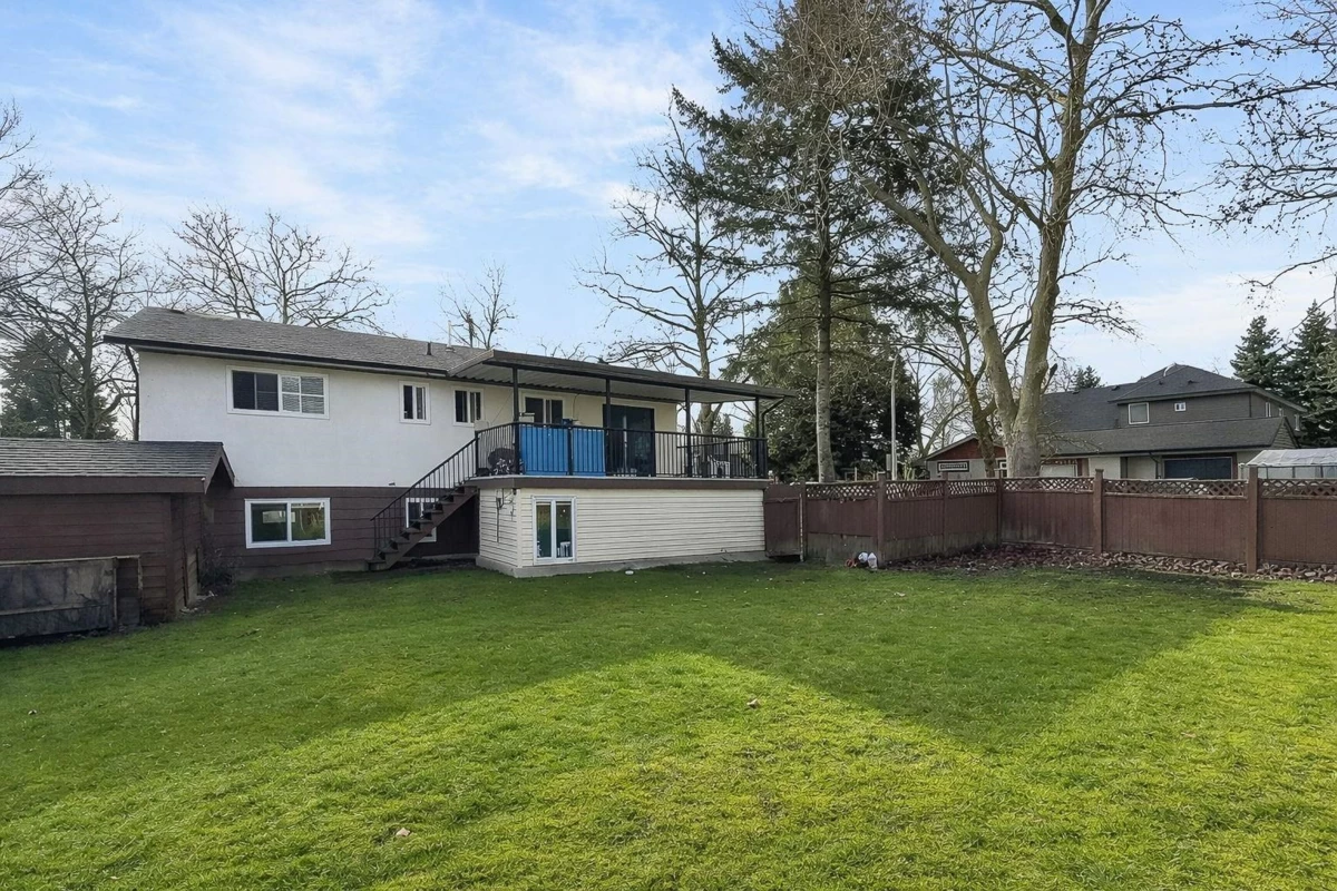 Fitness Center Photo Near 12959 Carluke Crescent, Surrey, BC