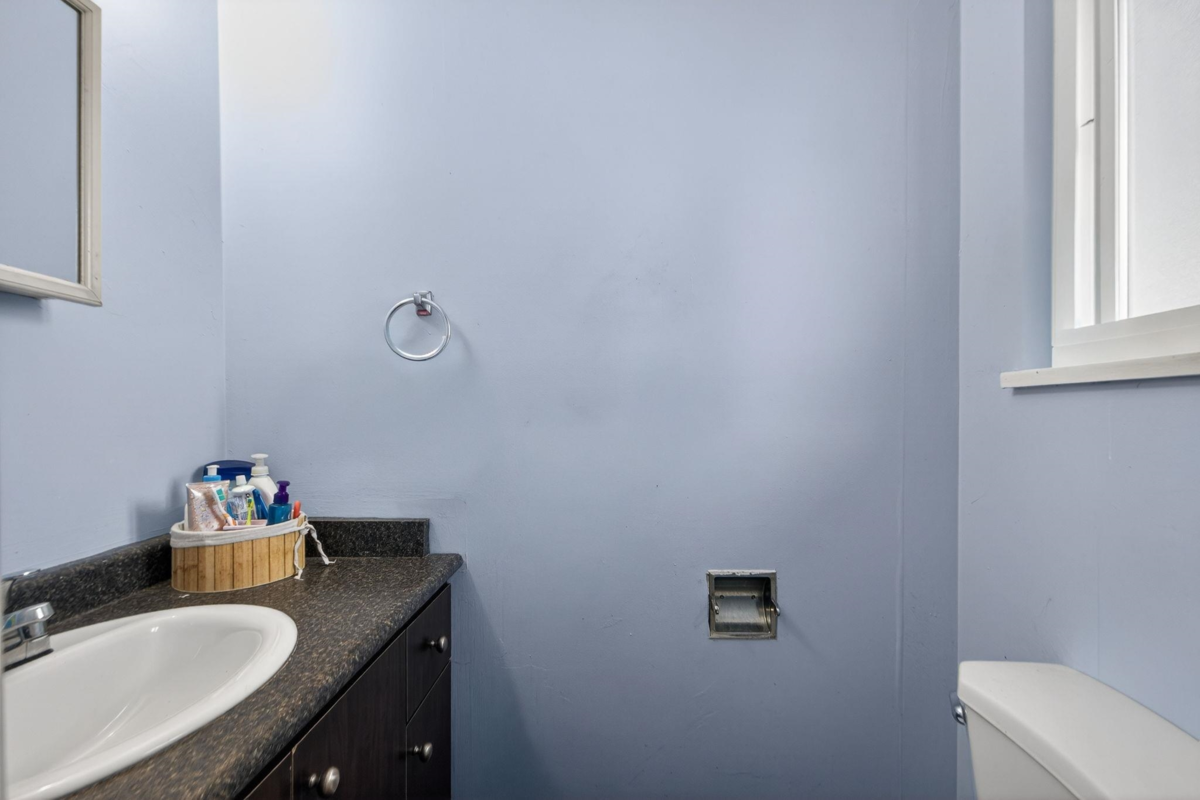 Guest Bathroom Photo of 12959 Carluke Crescent, Surrey, BC