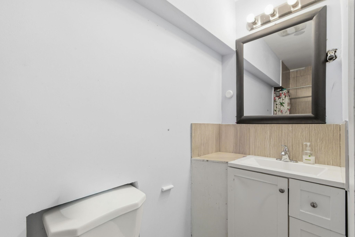 Hallway Photo of 12959 Carluke Crescent, Surrey, BC