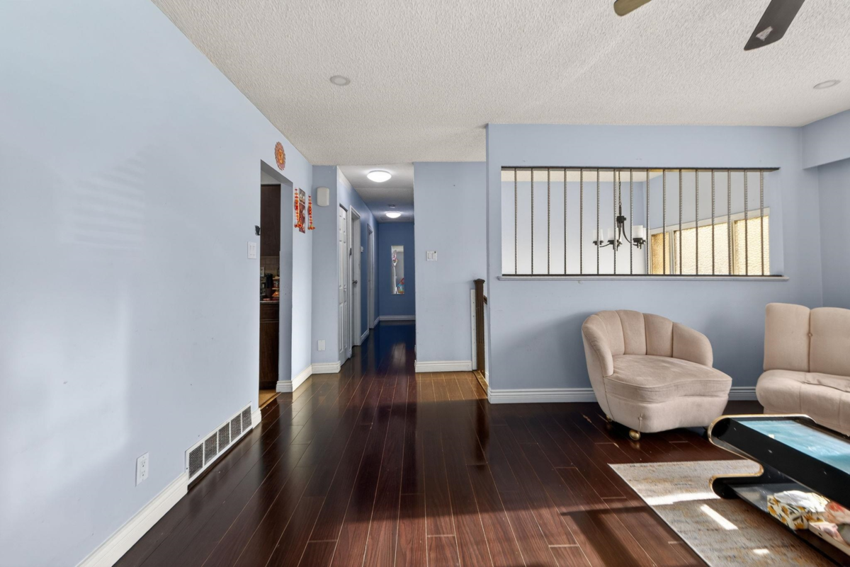 Kitchen Island Photo of 12959 Carluke Crescent, Surrey, BC