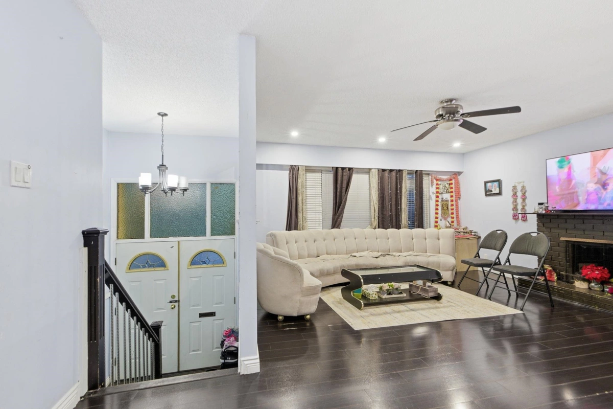 Kitchen Photo of 12959 Carluke Crescent, Surrey, BC