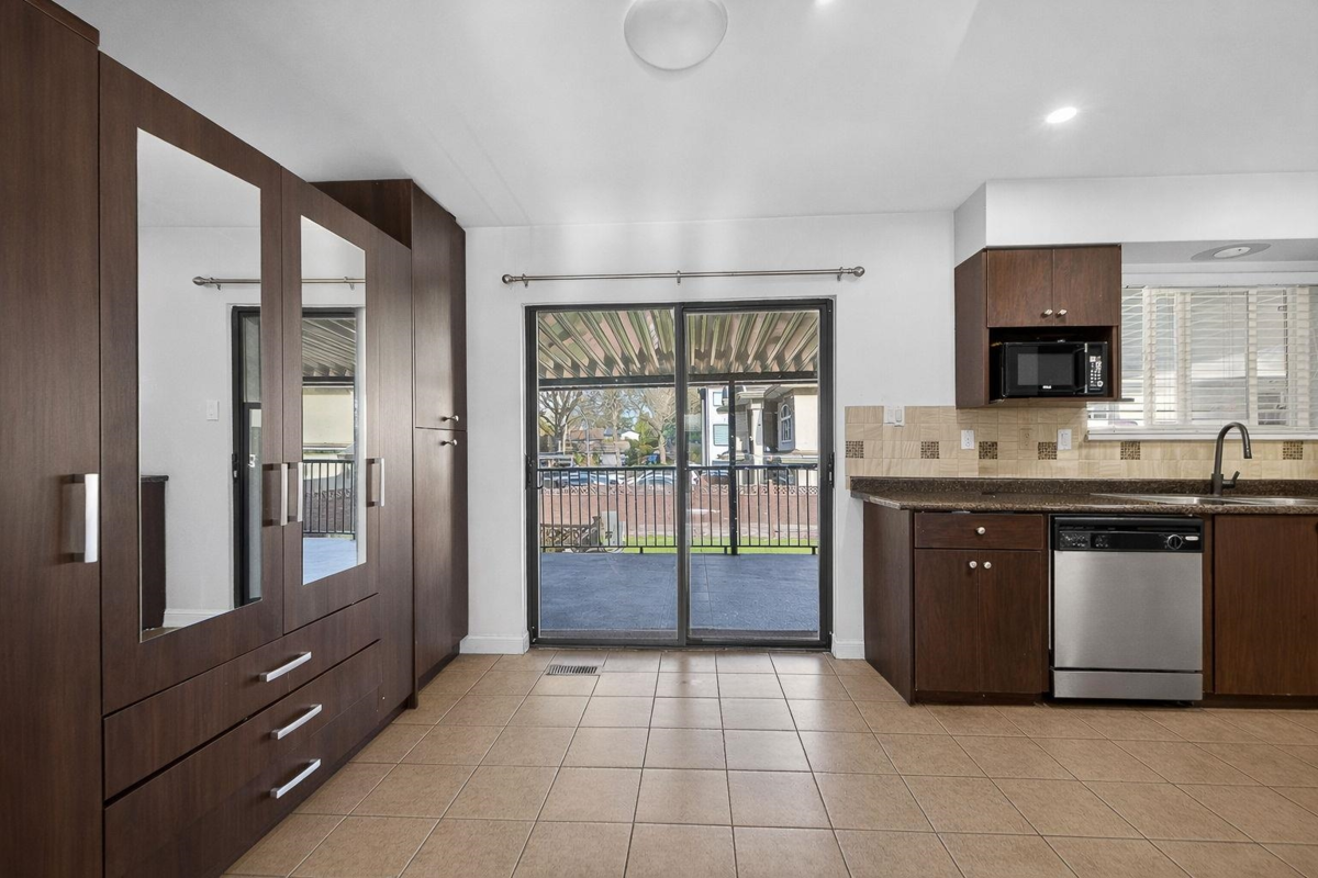 Outdoor Kitchen Photo of 12959 Carluke Crescent, Surrey, BC