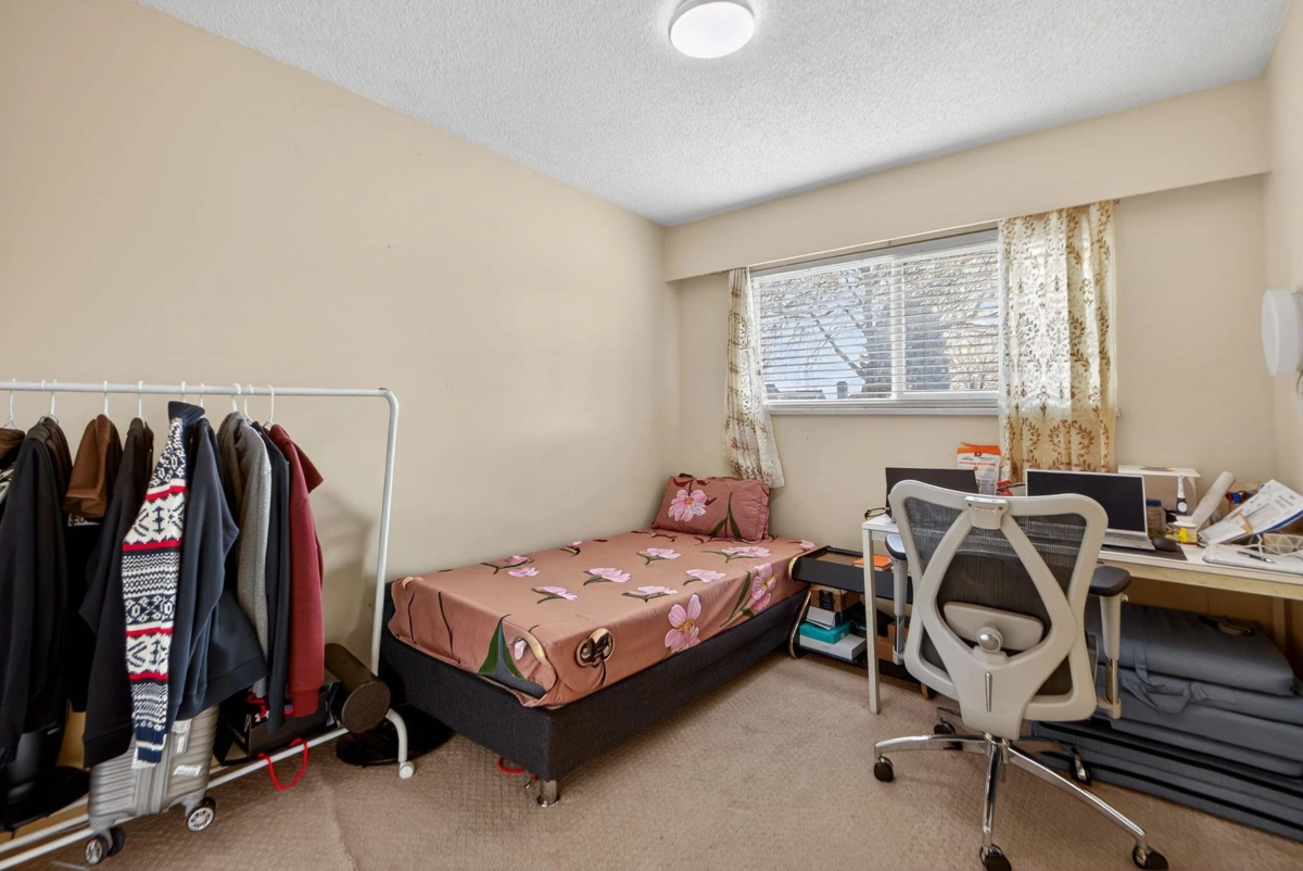 Powder Room Photo of 12959 Carluke Crescent, Surrey, BC