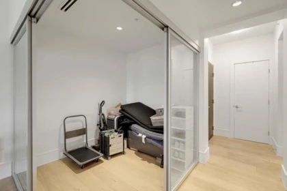 Mudroom Photo of 804 1500 Martin Street, White Rock, BC