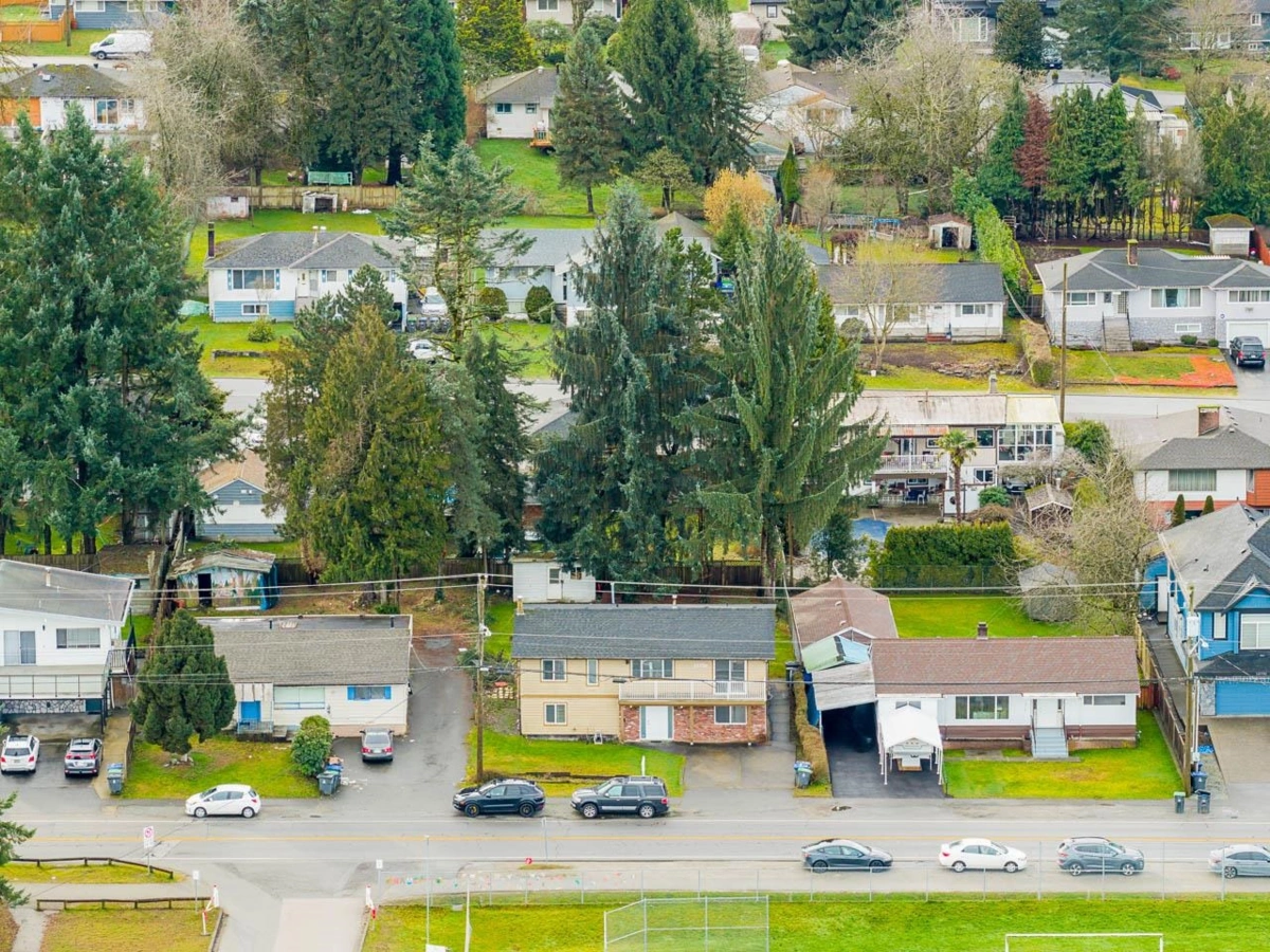 Front Yard Photo of 13728 112 Avenue, Surrey, BC
