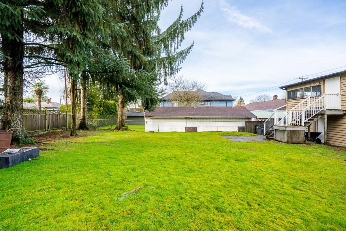 Swimming Pool Photo of 13728 112 Avenue, Surrey, BC