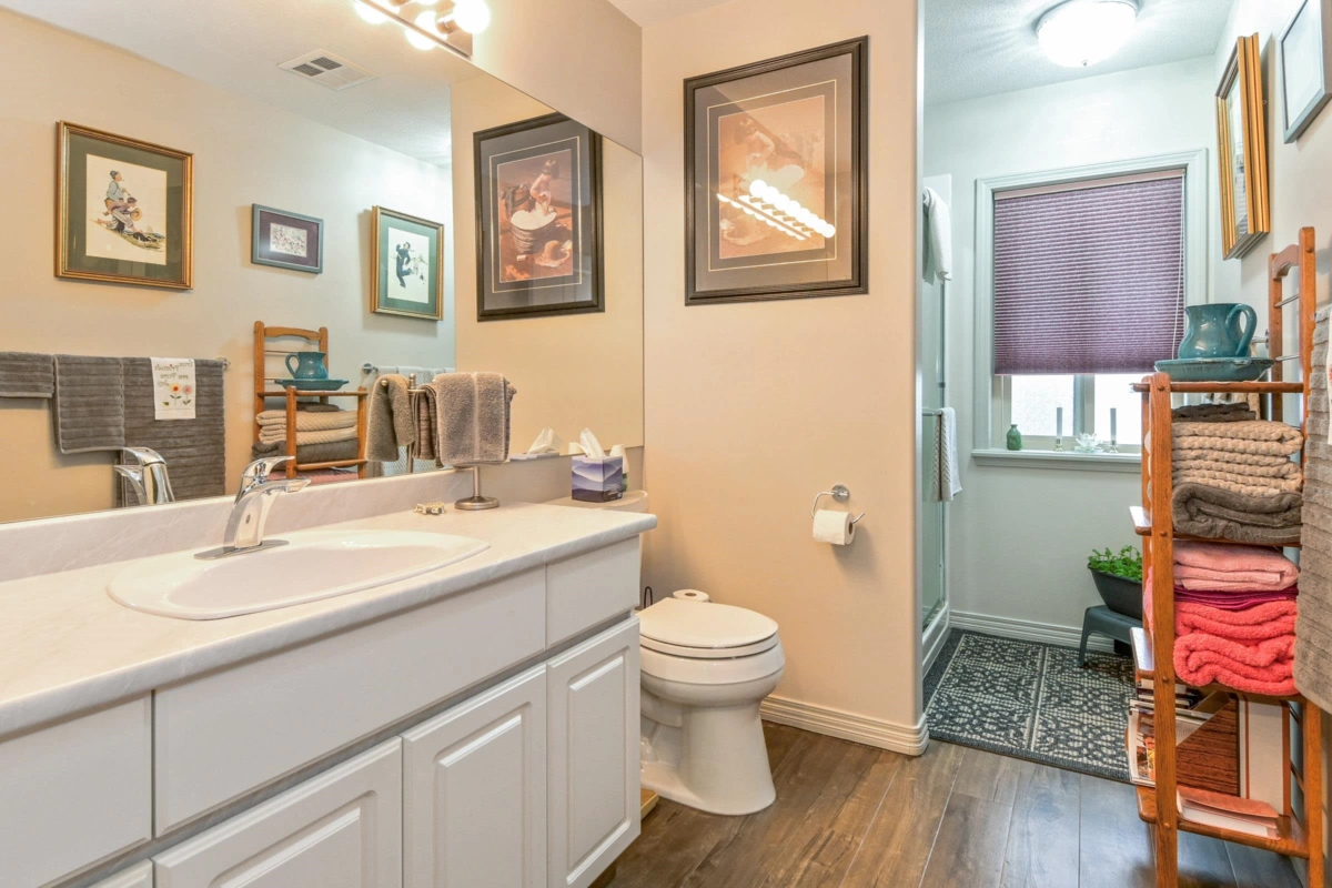 Primary Bathroom Photo of 21 3555 Blue Jay Street, Abbotsford, BC