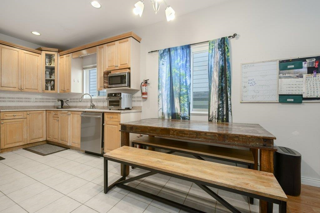 Kitchen Island Photo of 1598 Manning Avenue, Port Coquitlam, BC