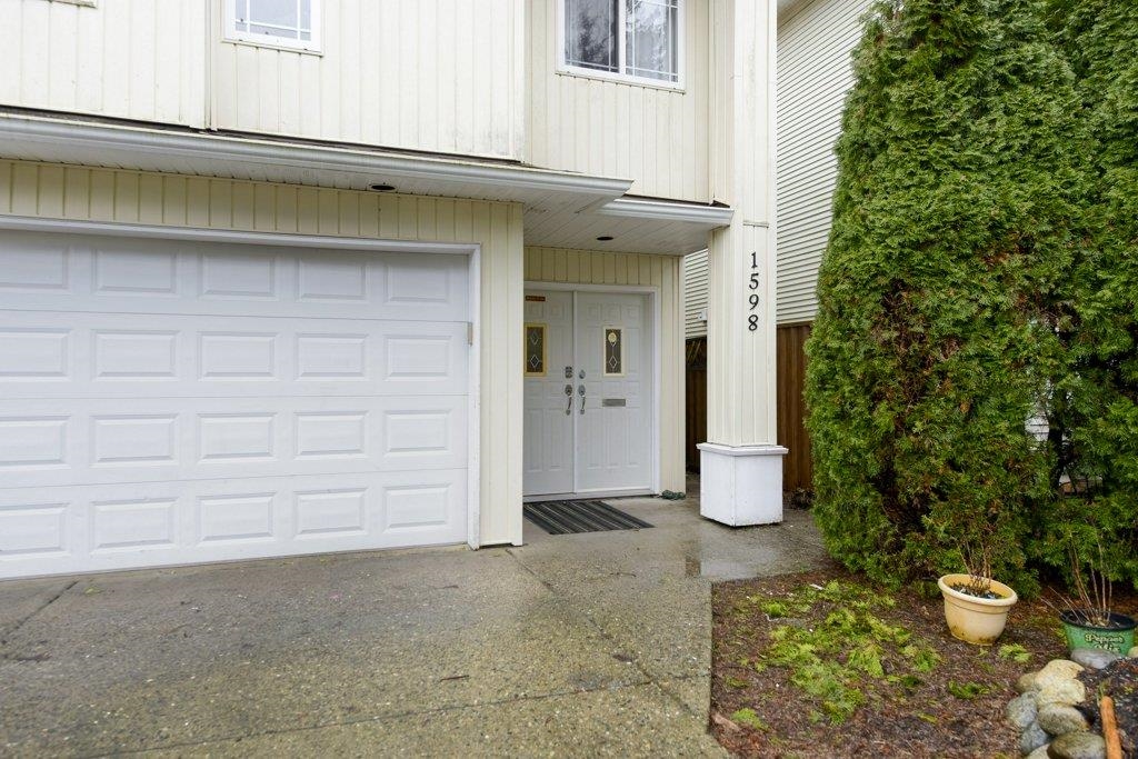 Living Room Photo of 1598 Manning Avenue, Port Coquitlam, BC