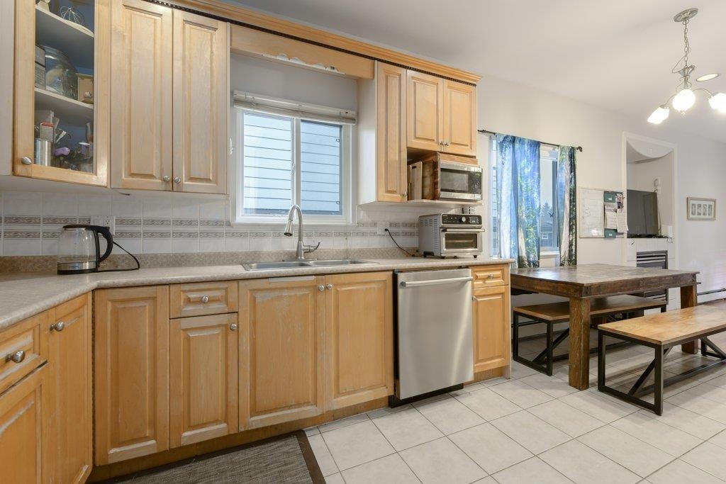 Walk-In Closet Photo of 1598 Manning Avenue, Port Coquitlam, BC