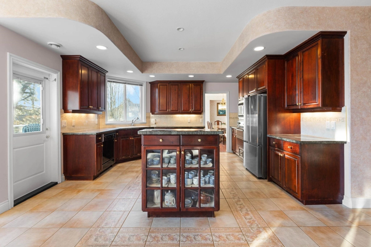 Breakfast Nook Photo of 1501 Parkway Boulevard, Coquitlam, BC