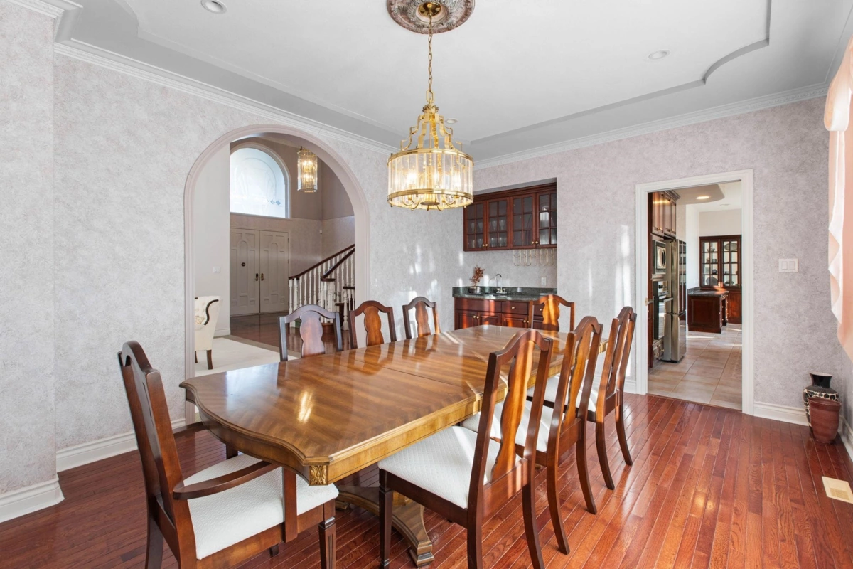 Kitchen Photo of 1501 Parkway Boulevard, Coquitlam, BC