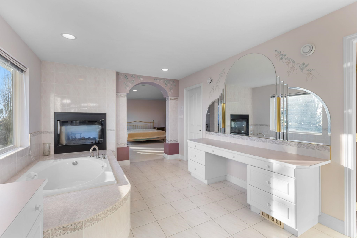 Laundry Room Photo of 1501 Parkway Boulevard, Coquitlam, BC