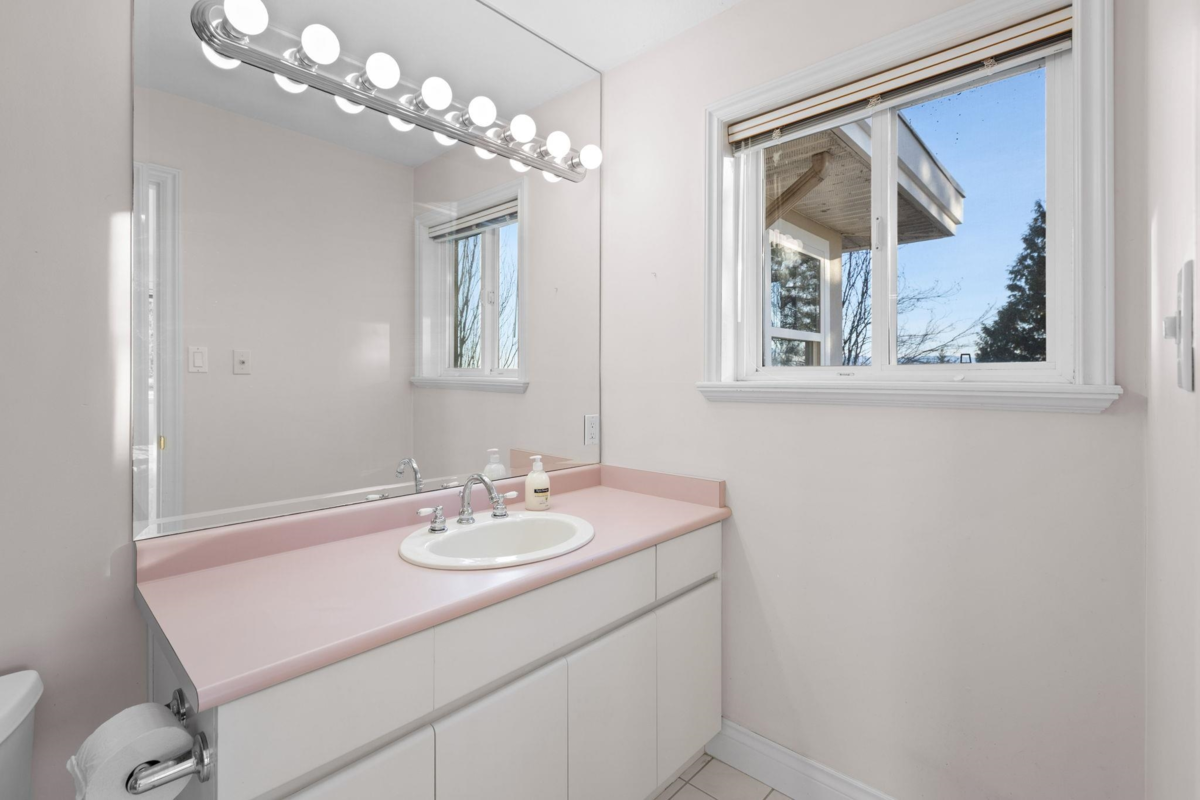 Outdoor Patio Photo of 1501 Parkway Boulevard, Coquitlam, BC