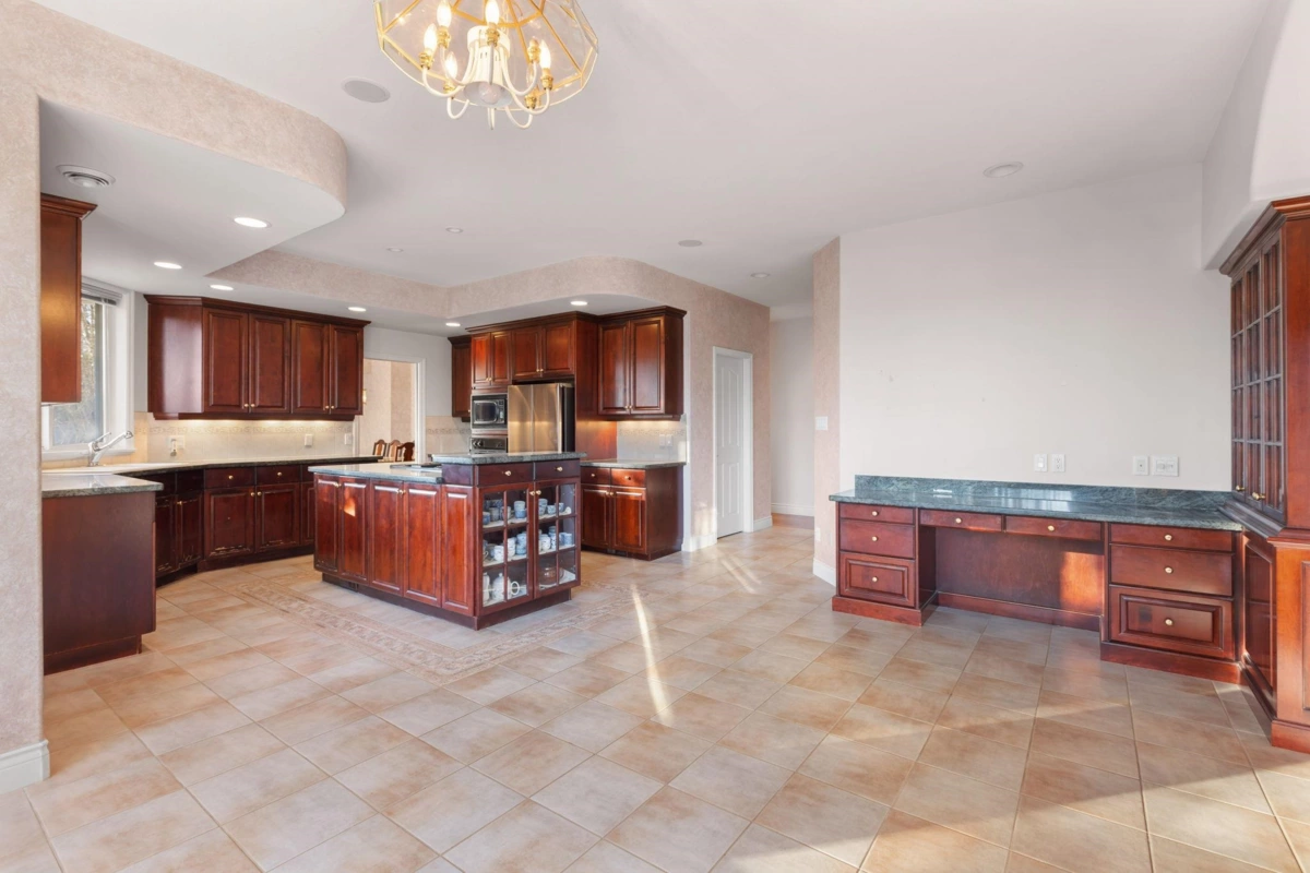 Pantry Photo of 1501 Parkway Boulevard, Coquitlam, BC