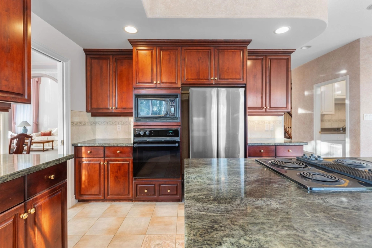 Primary Bedroom Photo of 1501 Parkway Boulevard, Coquitlam, BC