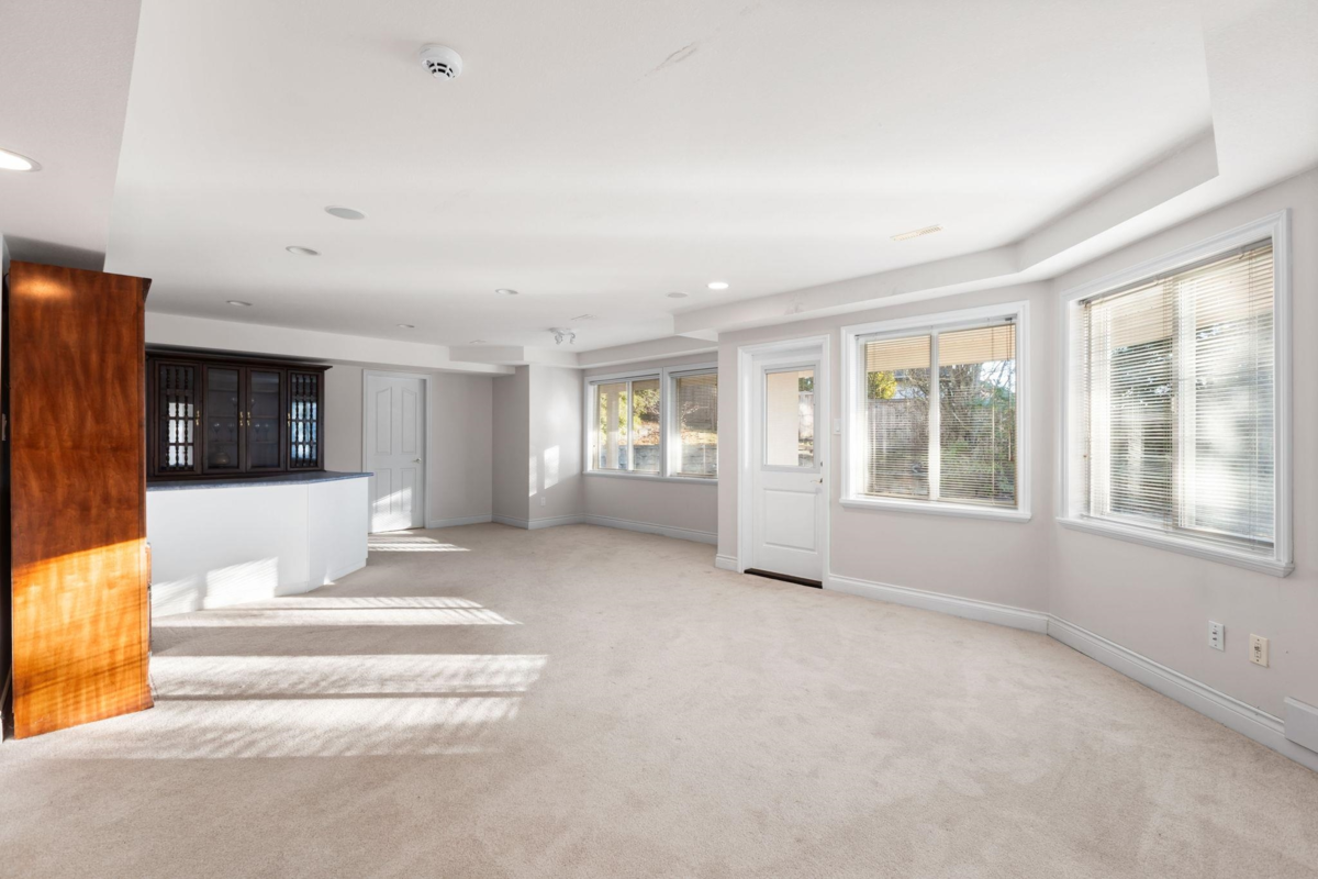 Swimming Pool Photo of 1501 Parkway Boulevard, Coquitlam, BC