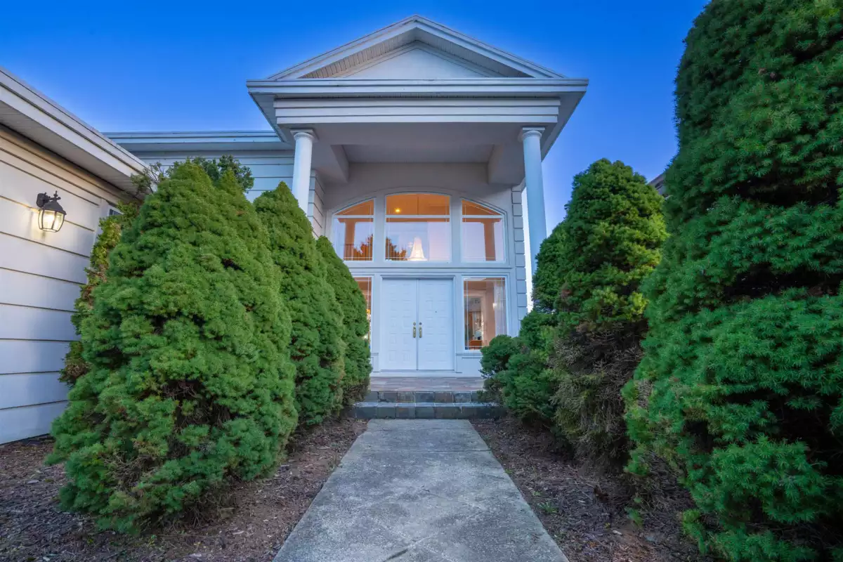 Garden / Landscaping Photo of 3126 Silverthrone Drive, Coquitlam, BC