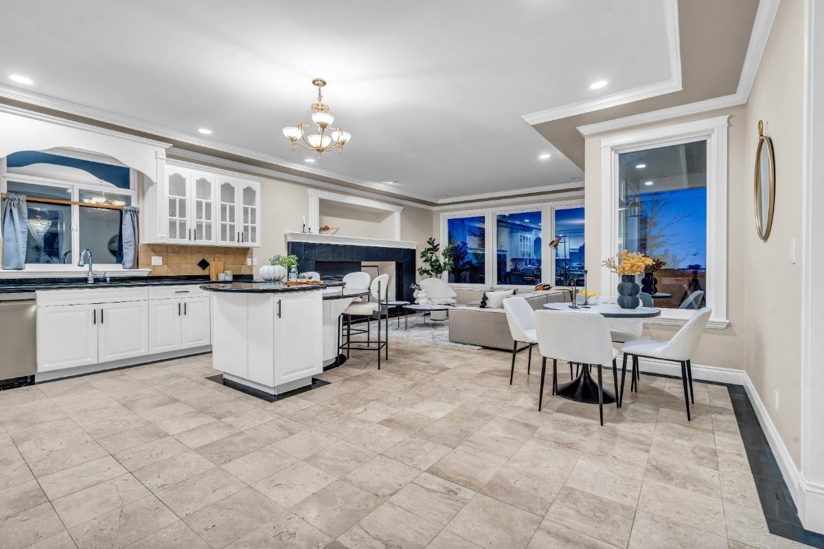 Kitchen Island Photo of 3126 Silverthrone Drive, Coquitlam, BC