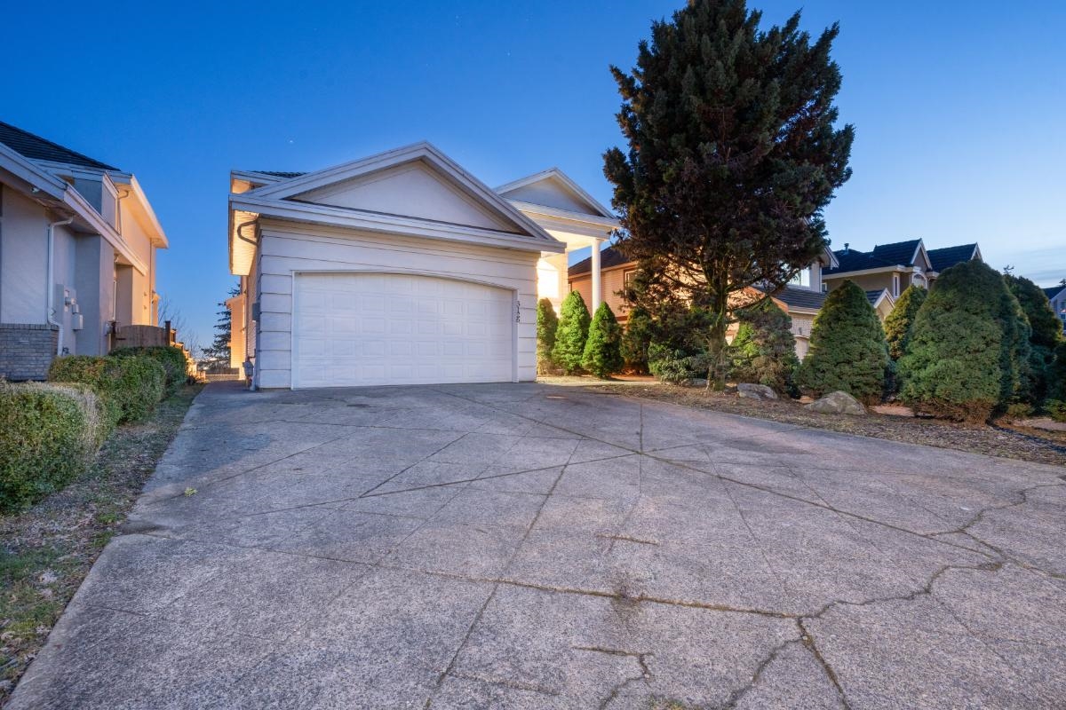 Swimming Pool Photo of 3126 Silverthrone Drive, Coquitlam, BC