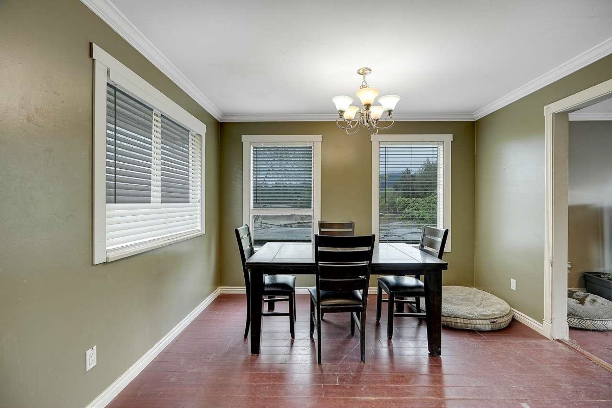 Breakfast Nook Photo of 8699 Dewdney Trunk Road, Mission, BC
