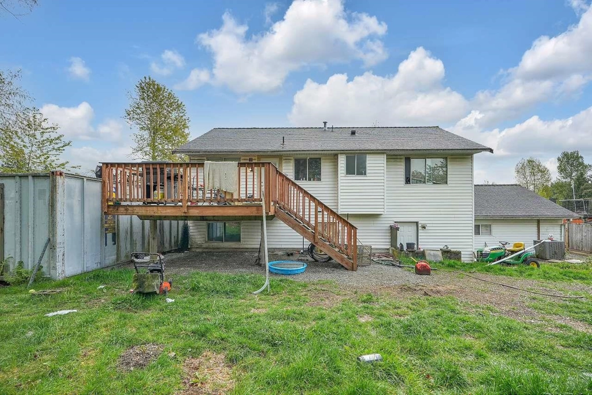 Entry Foyer Photo of 8699 Dewdney Trunk Road, Mission, BC