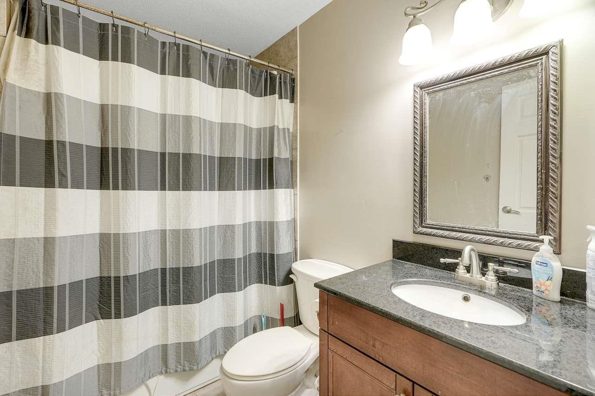 Primary Bathroom Photo of 8699 Dewdney Trunk Road, Mission, BC