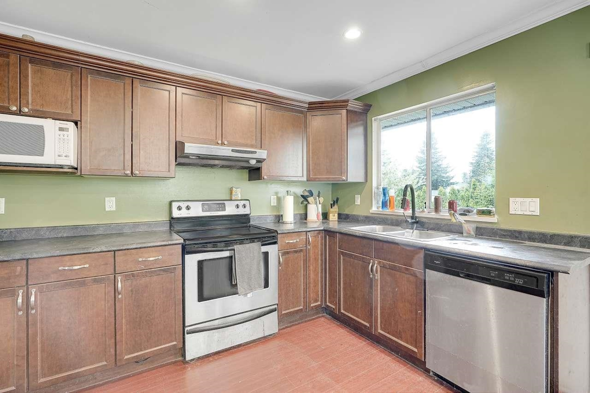 Primary Bedroom Photo of 8699 Dewdney Trunk Road, Mission, BC