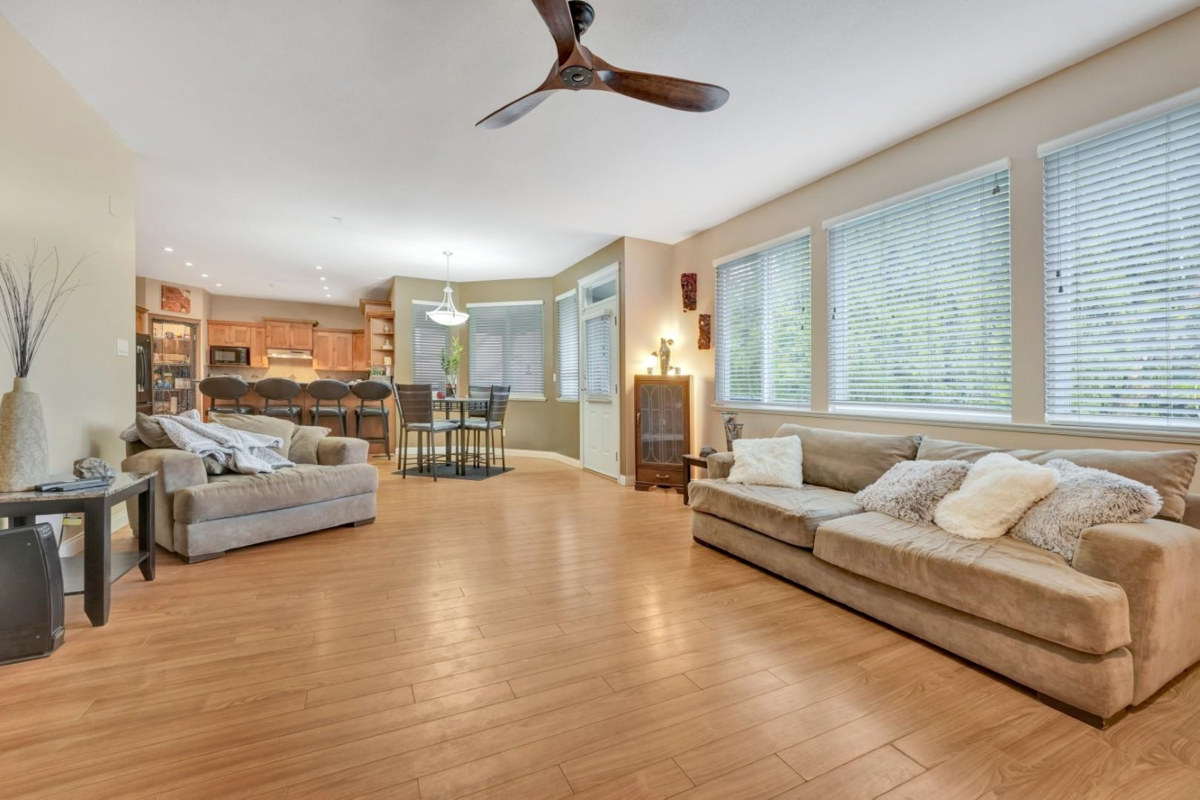 Breakfast Nook Photo of 11378 240a Street, Maple Ridge, BC