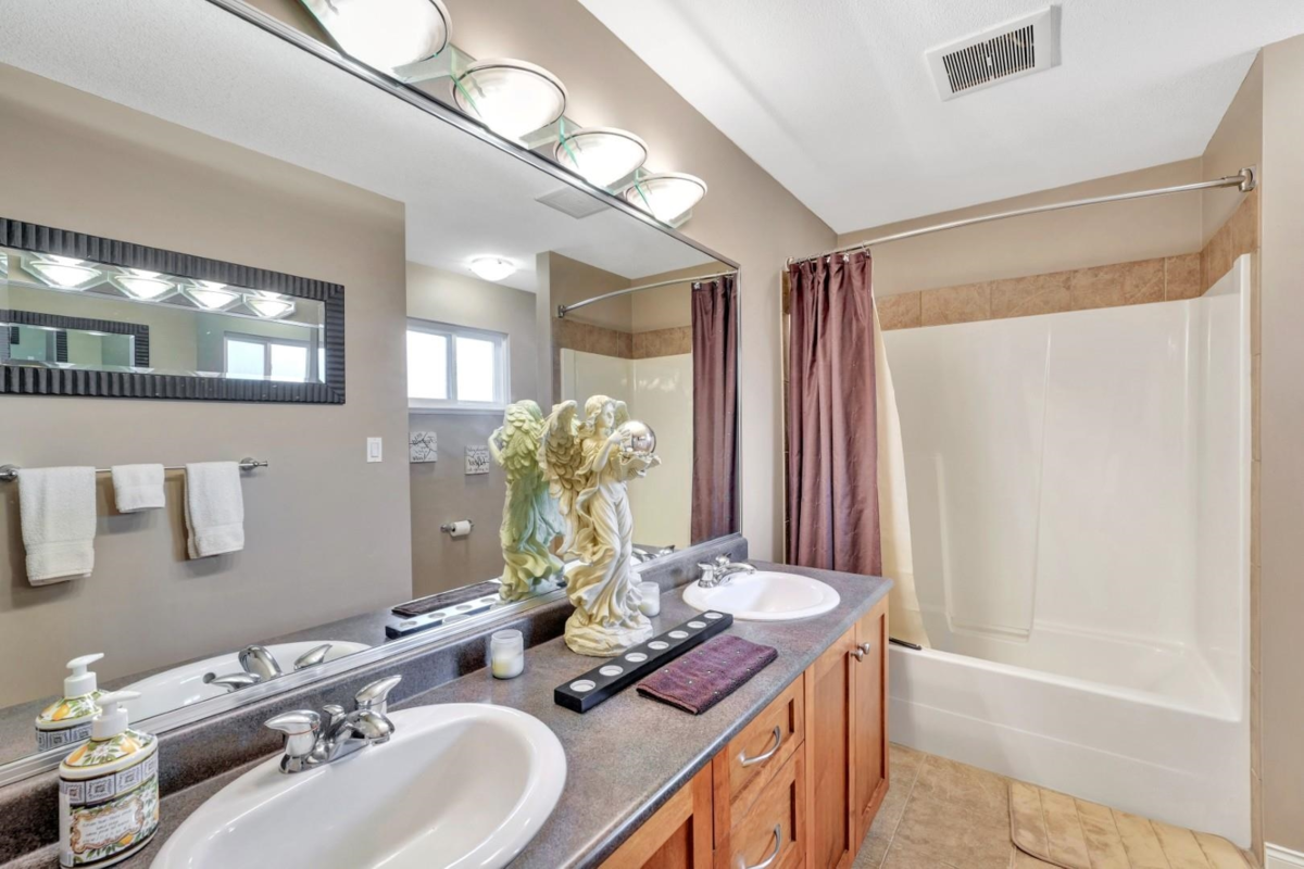 Entry Foyer Photo of 11378 240a Street, Maple Ridge, BC