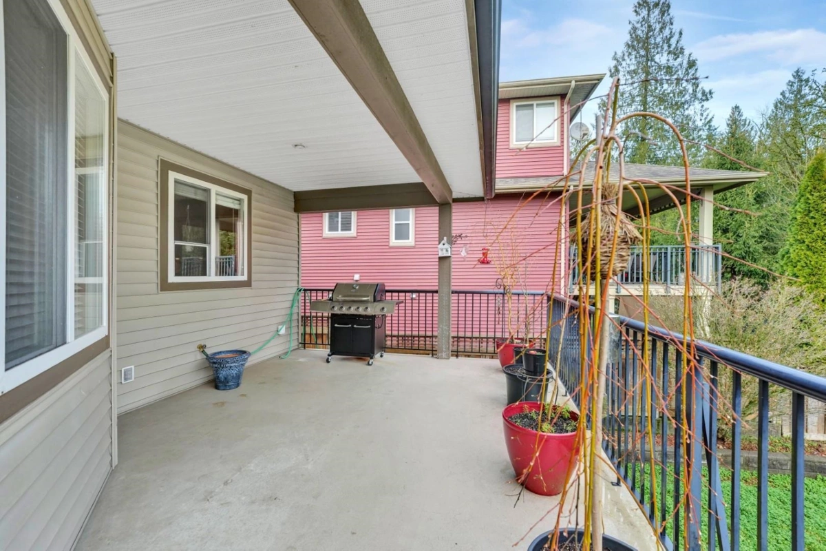 Garden / Landscaping Photo of 11378 240a Street, Maple Ridge, BC