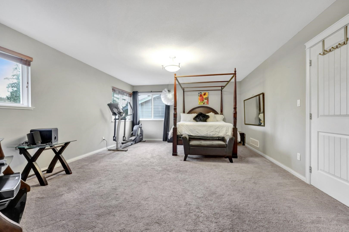 Guest Bathroom Photo of 11378 240a Street, Maple Ridge, BC