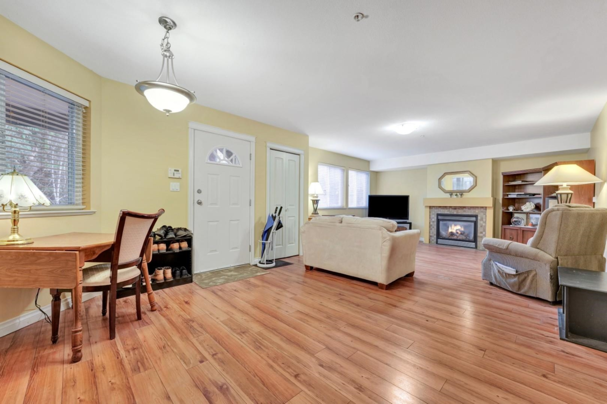 Hallway Photo of 11378 240a Street, Maple Ridge, BC
