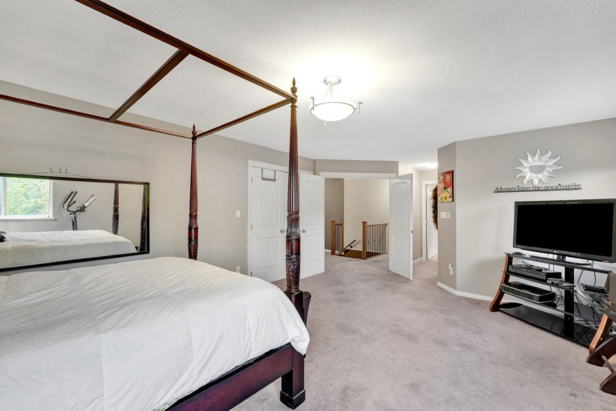 Powder Room Photo of 11378 240a Street, Maple Ridge, BC