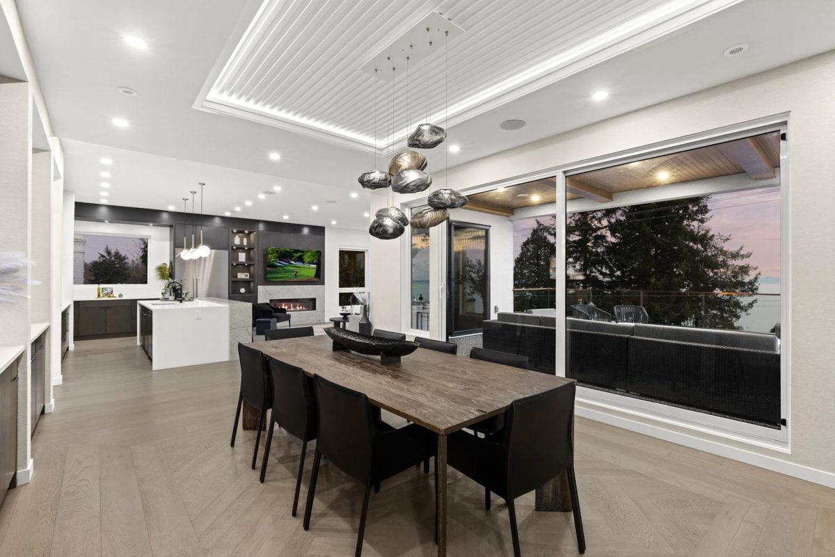 Basement Recreation Room Photo of 13169 Marine Drive, Surrey, BC