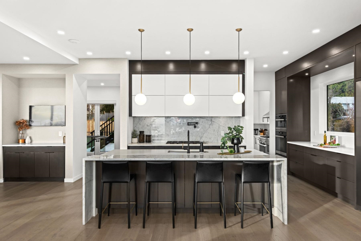 Breakfast Nook Photo of 13169 Marine Drive, Surrey, BC